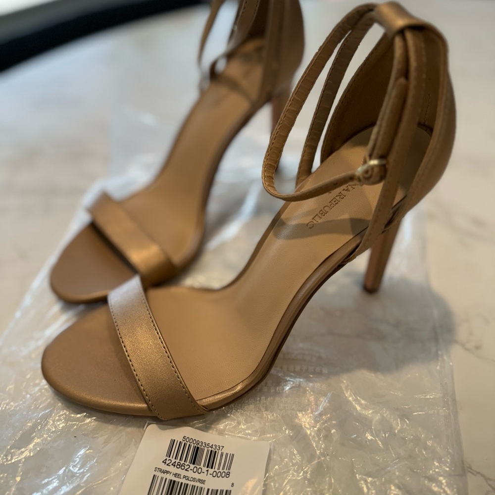 Banana Republic 8 never worn. Came in clear bag in pics